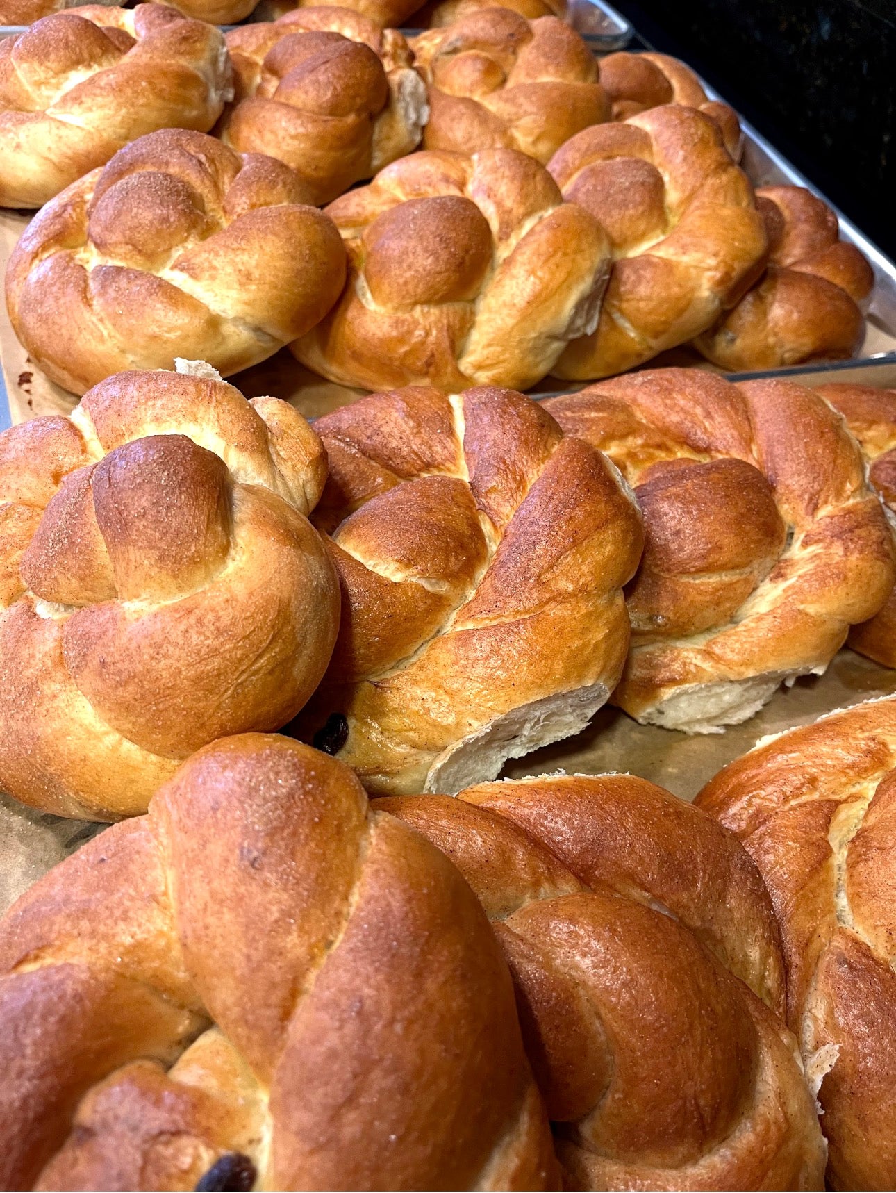 Mini cinnamon raisin challah rolls- 6 pack